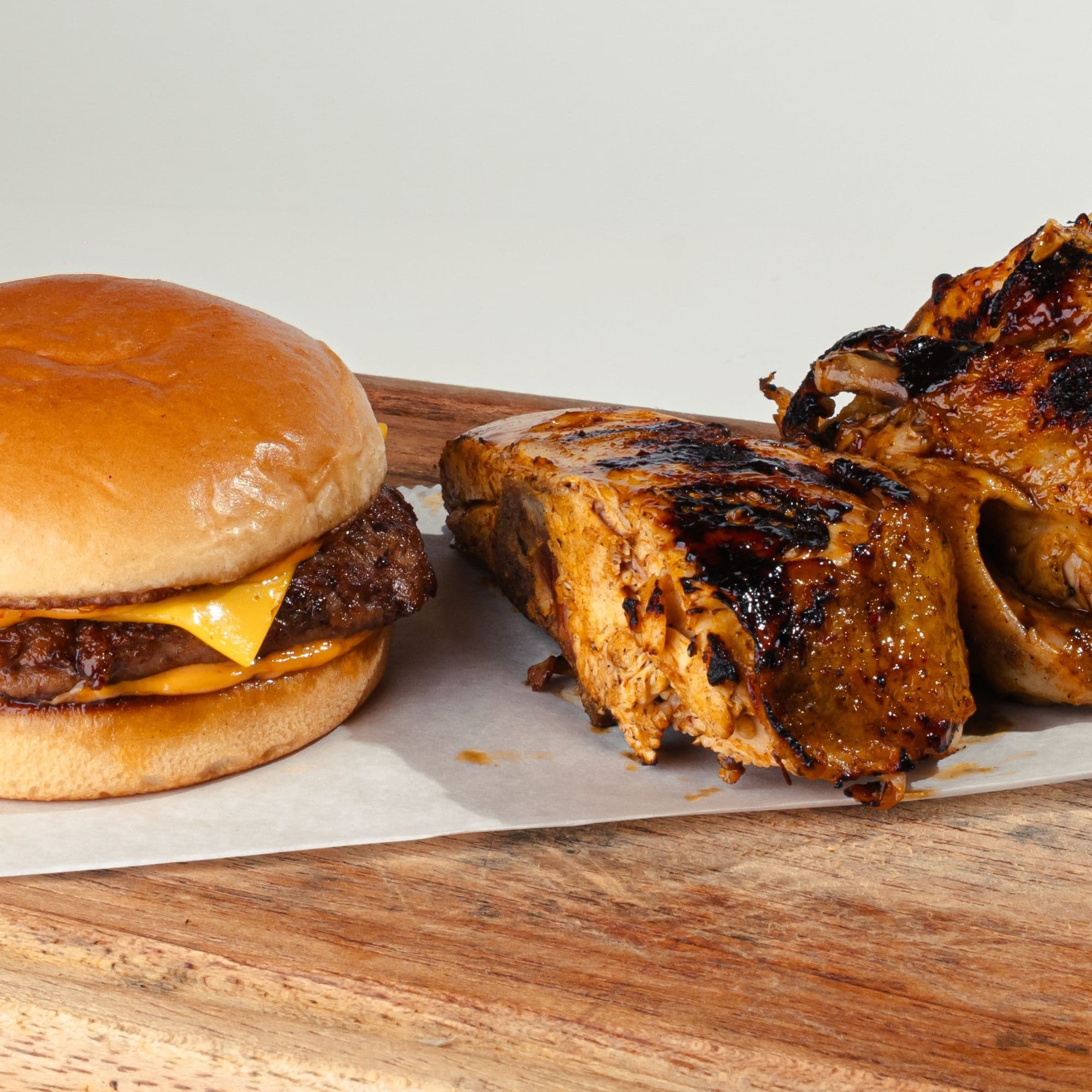 1/4 de pollo + Queso Burger
